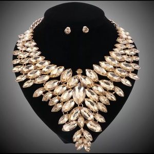 Lovely Rhinestone Neckless Set